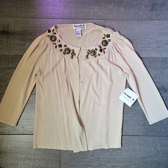 Joseph A. Beige Cardigan Pyramid Round Pendant Collar Large, New, Button - Picture 1 of 4